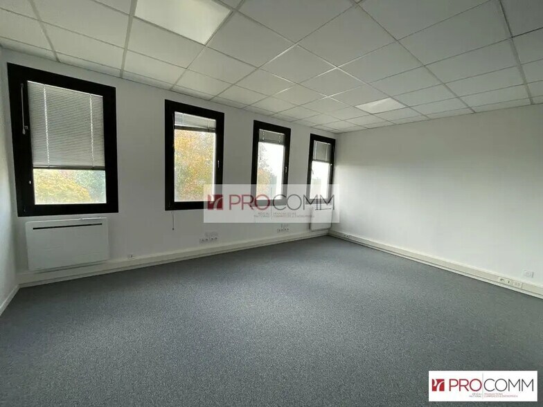 Office in Chartres for lease - Interior Photo - Image 3 of 7