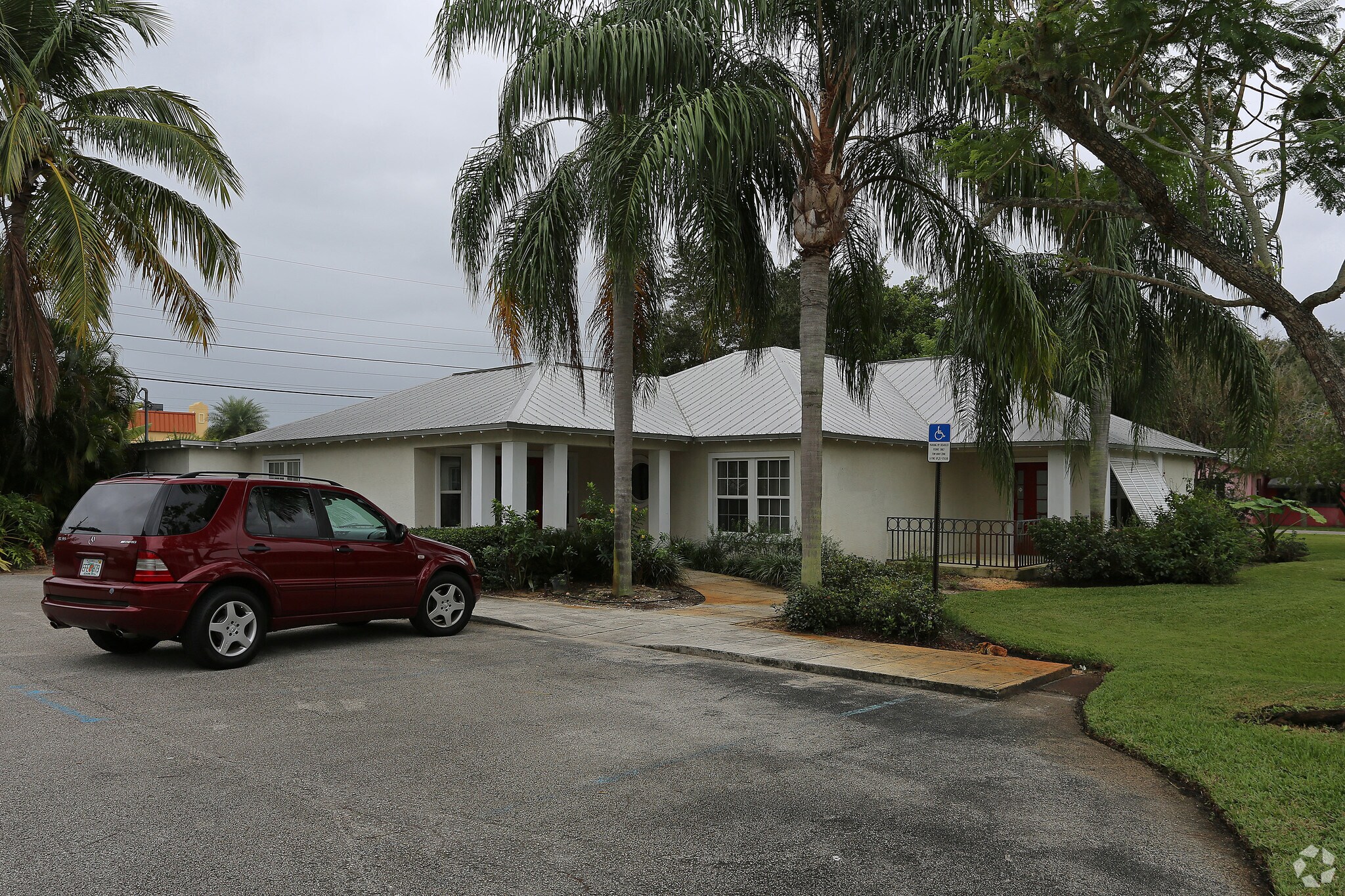 525 SW Camden Ave, Stuart, FL for sale Primary Photo- Image 1 of 1