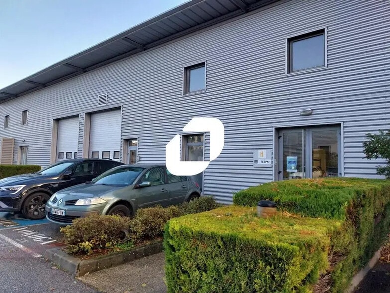Flex in Lyon for lease - Building Photo - Image 3 of 11
