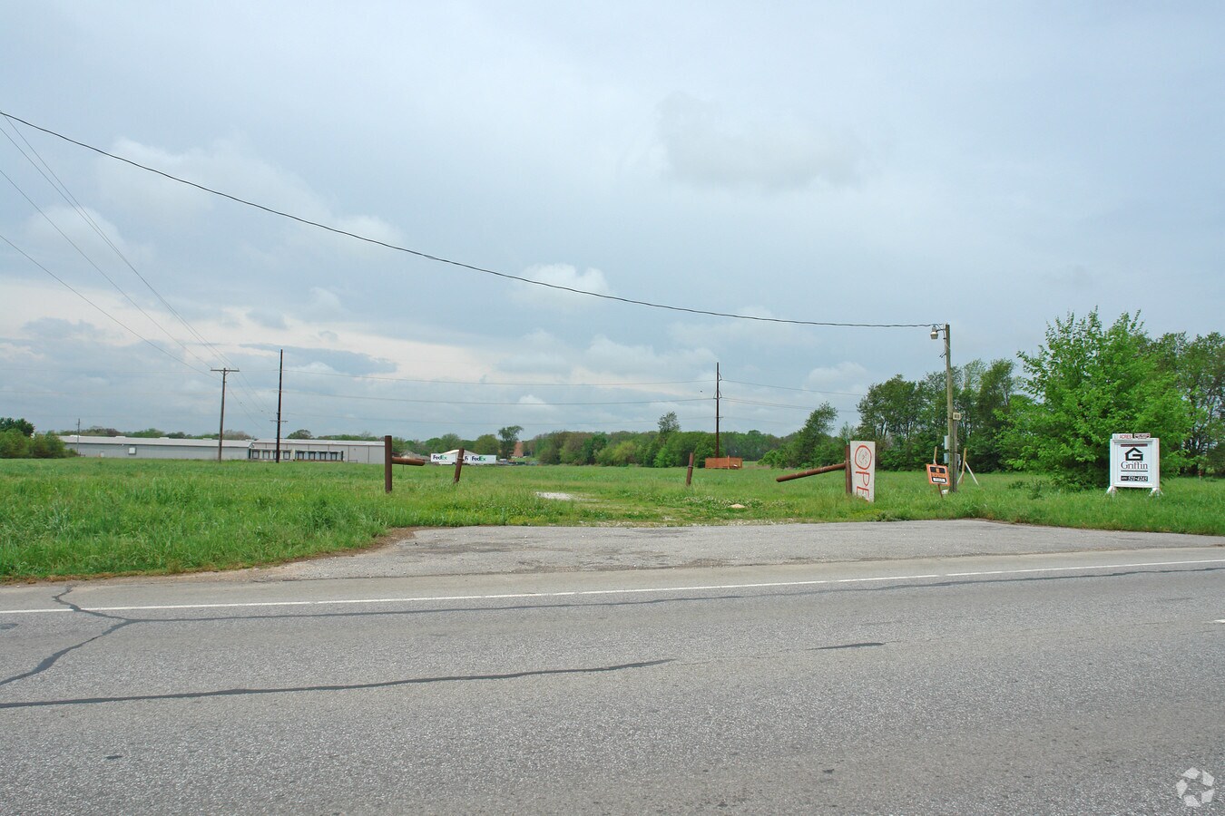 S Bloomington St, Lowell, AR 72745