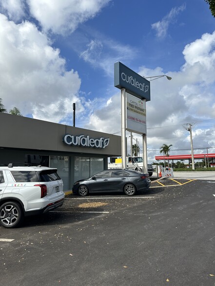 2900 W Hallandale Beach Blvd, Hallandale, FL for lease - Building Photo - Image 1 of 12