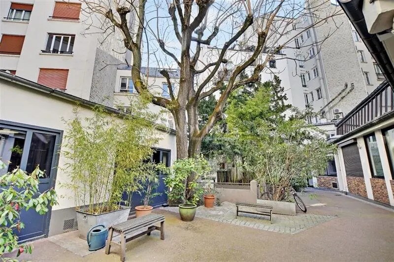 Office in Paris for lease Building Photo- Image 1 of 2