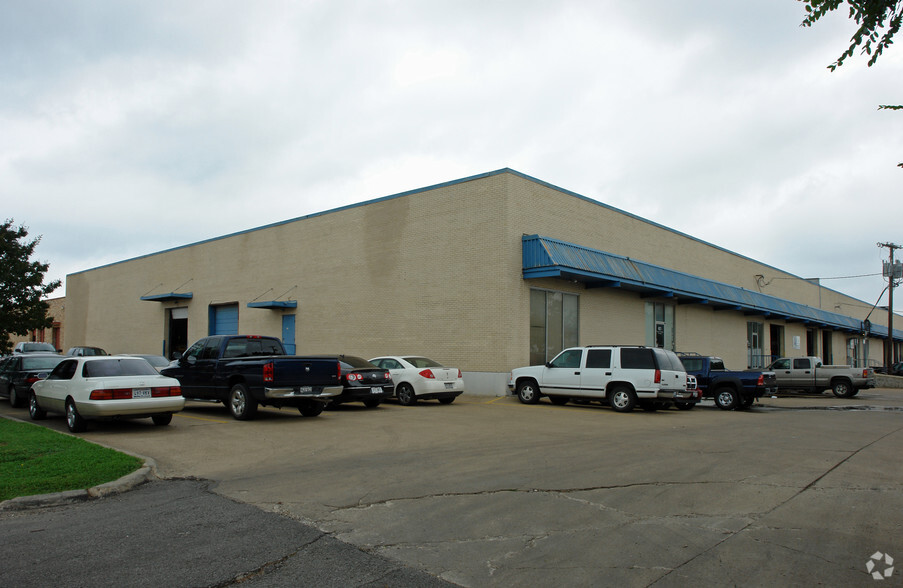 4821 Top Line Dr, Dallas, TX for lease - Primary Photo - Image 2 of 9