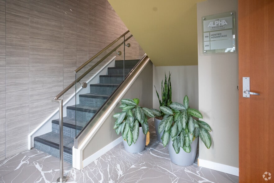 112 6th Av E, Vancouver, BC for lease - Lobby - Image 2 of 40