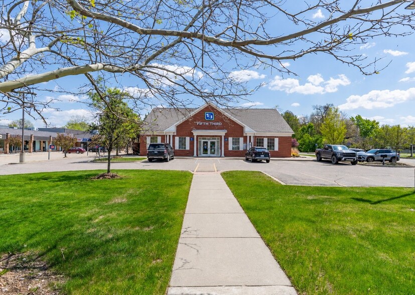 3754 Rochester Rd, Troy, MI for lease - Building Photo - Image 1 of 7