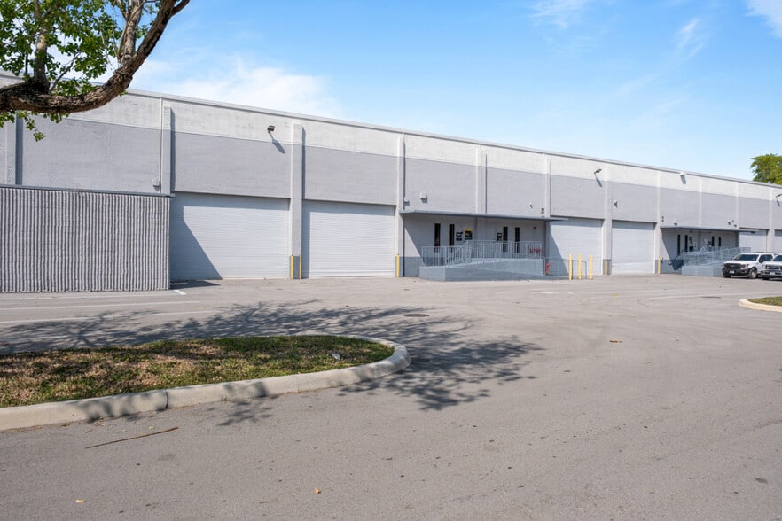 1352-1382 NW 78th Ave, Doral, FL for lease - Building Photo - Image 3 of 30