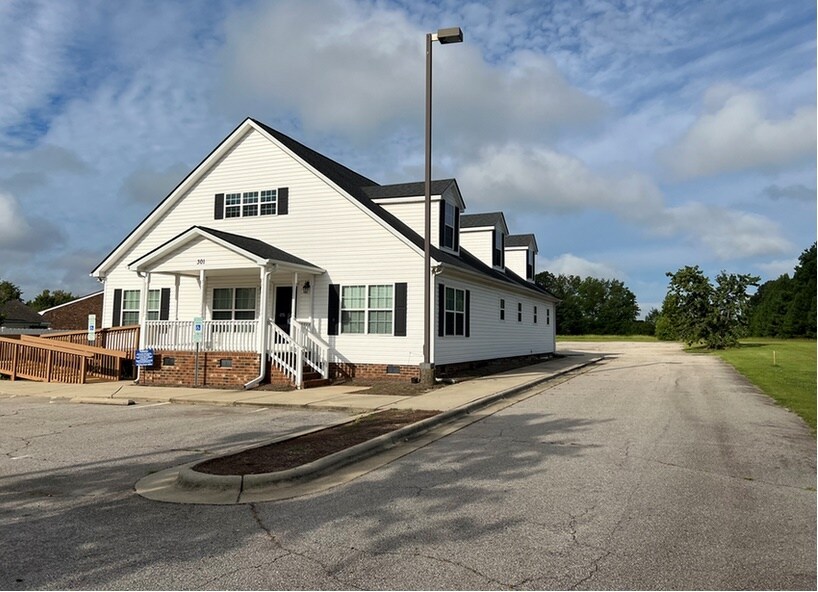 301 Hospital Rd, Zebulon, NC for sale Primary Photo- Image 1 of 1