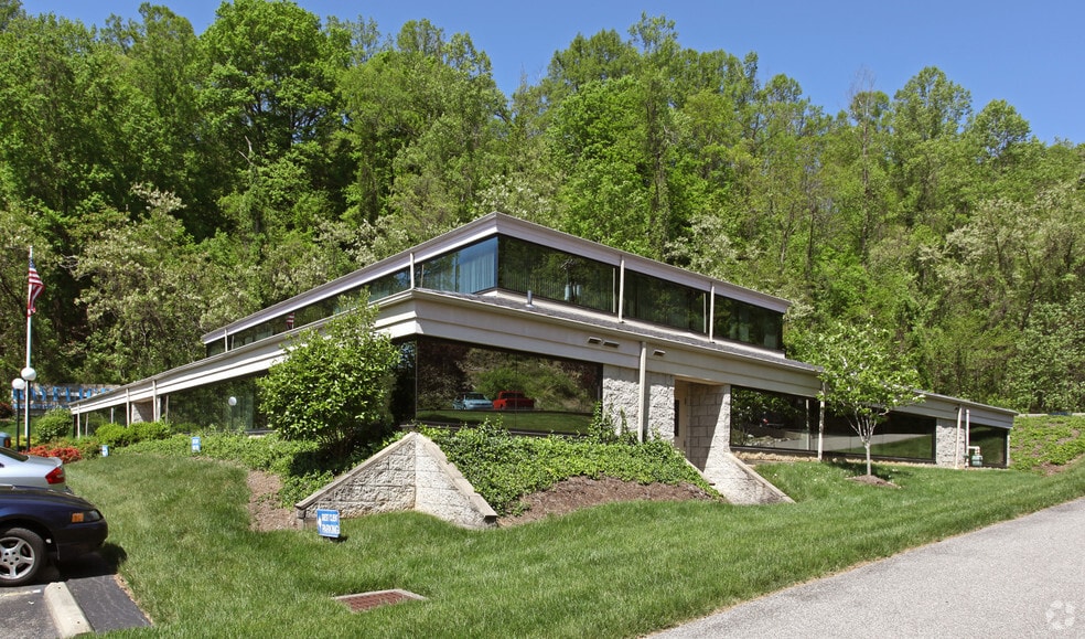 8 Stonecrest Dr, Huntington, WV for lease - Primary Photo - Image 1 of 5
