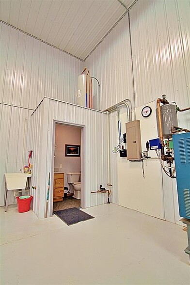 114 Main St N, Berthold, ND for sale - Interior Photo - Image 3 of 9