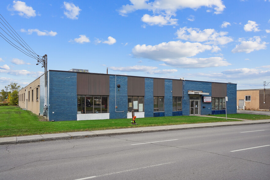 9820 Boul Ray-Lawson, Montréal, QC for lease - Building Photo - Image 1 of 11