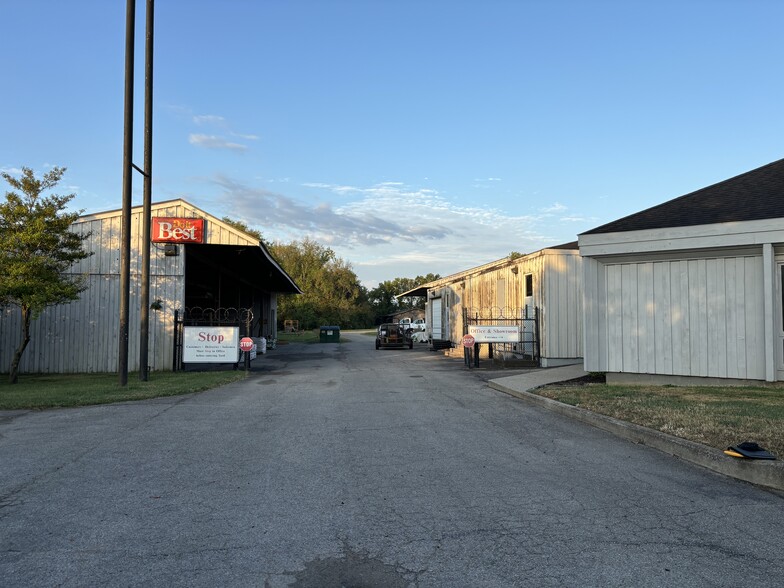 4406 Poplar Level Rd, Louisville, KY for sale - Building Photo - Image 1 of 2