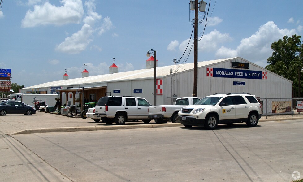 19743 IH 35 S, Lytle, TX for sale - Primary Photo - Image 1 of 1