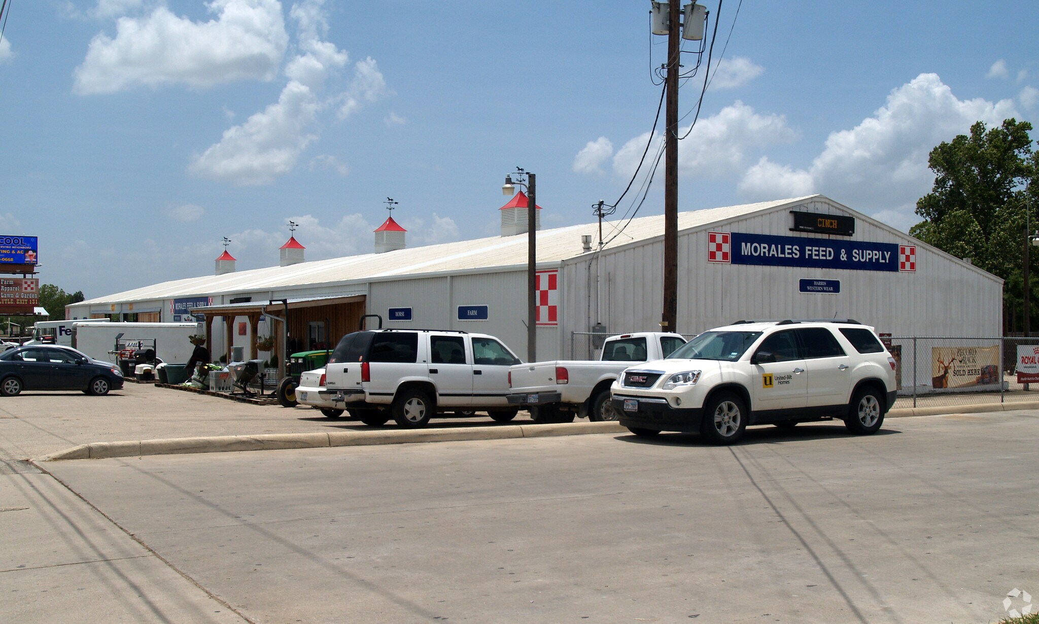 19743 IH 35 S, Lytle, TX for sale Primary Photo- Image 1 of 1