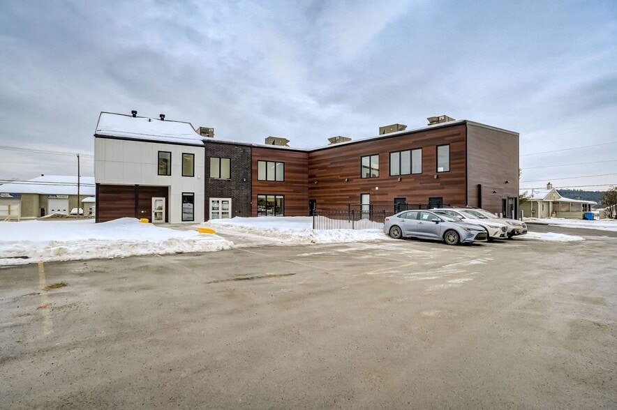 1886 Rte Du Carrefour, Val-des-monts, QC for sale - Primary Photo - Image 1 of 1