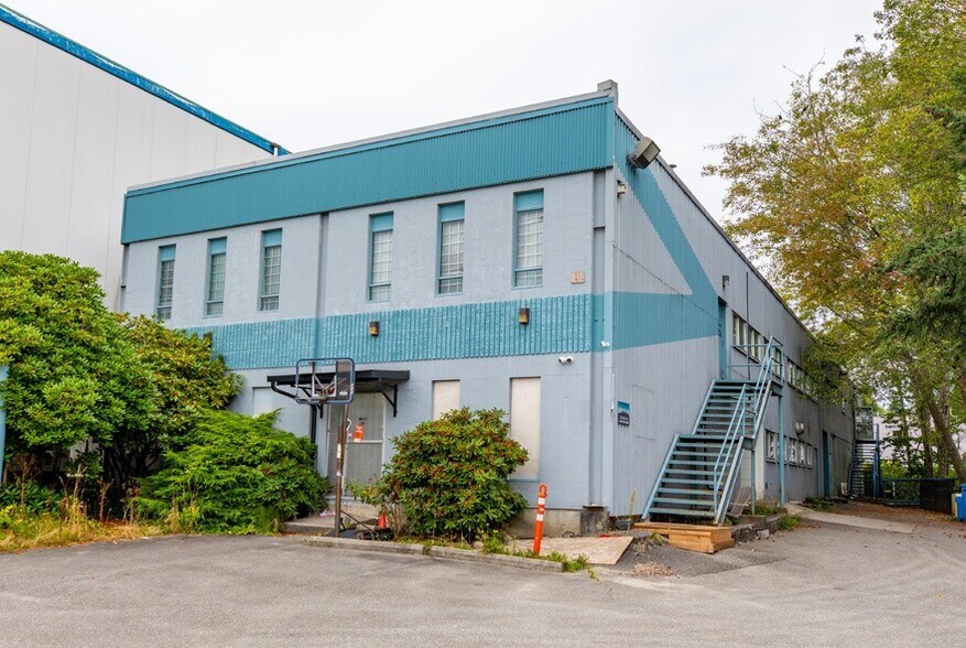5595 Roy St, Burnaby, BC for lease - Building Photo - Image 1 of 2