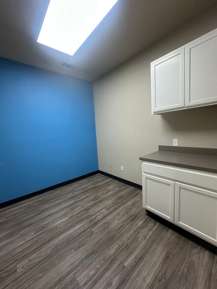 708 W Spring Valley Rd, Richardson, TX for sale - Building Photo - Image 2 of 4