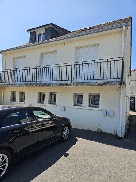 Office in Le Rheu for lease - Building Photo - Image 2 of 9