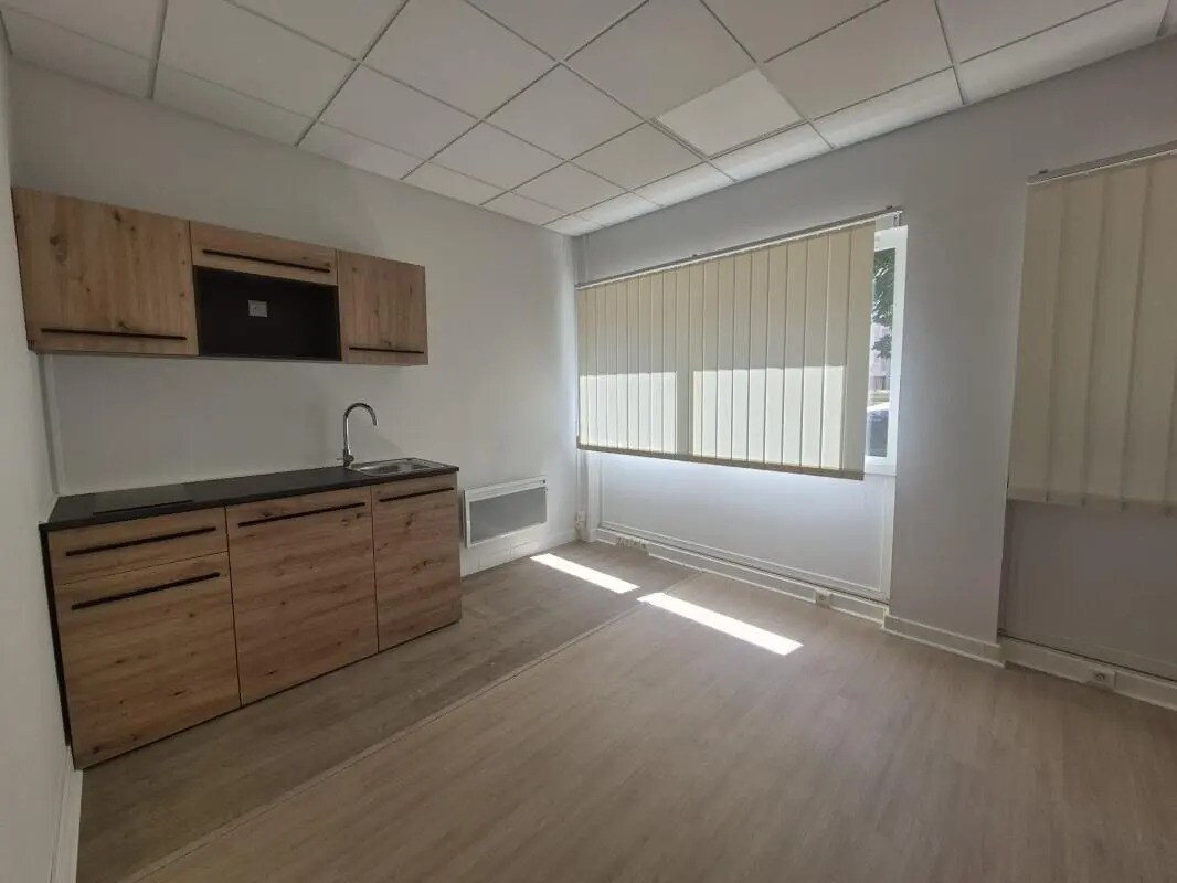 105 Rue Du Faubourg Madeleine, Orléans for lease Building Photo- Image 1 of 5