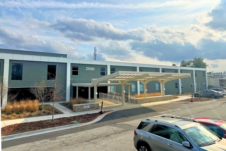 2550 Windy Hill Rd SE, Marietta, GA for lease - Building Photo - Image 2 of 5