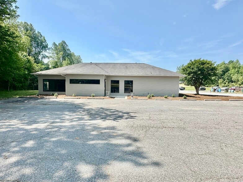 415 Semora Rd, Roxboro, NC for lease - Building Photo - Image 3 of 49