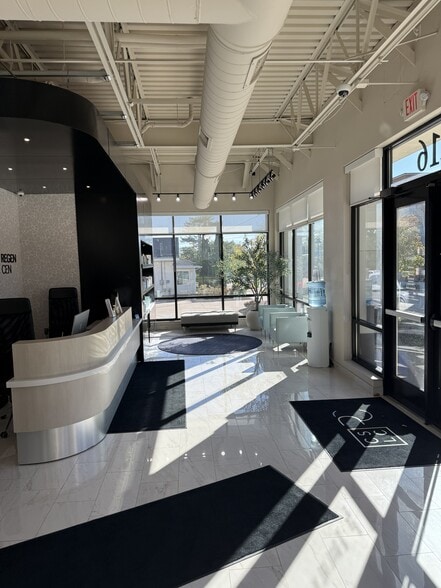 116 Mill St, Fenton, MI for sale - Interior Photo - Image 2 of 10