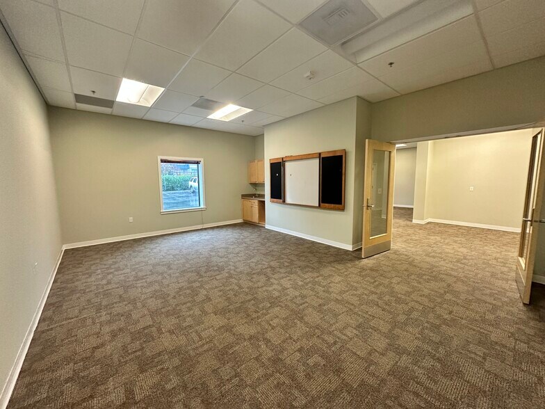 1207 N 152nd St, Shoreline, WA for lease - Building Photo - Image 2 of 11