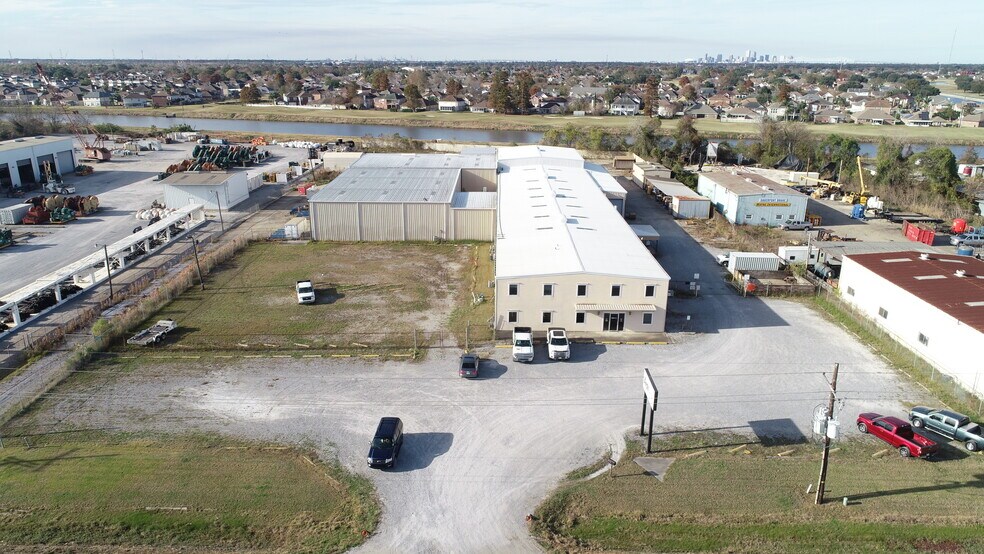 2206 Engineers Rd, Belle Chasse, LA 70037