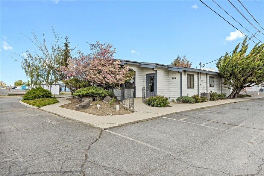 204 N Ahtanum Ave, Wapato, WA 98951