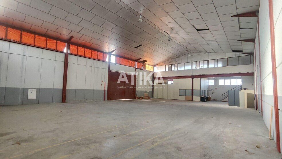 Industrial in Agullent for lease - Building Photo - Image 1 of 7