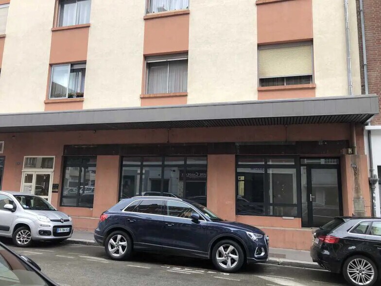 Retail in Beauvais for lease - Building Photo - Image 3 of 8