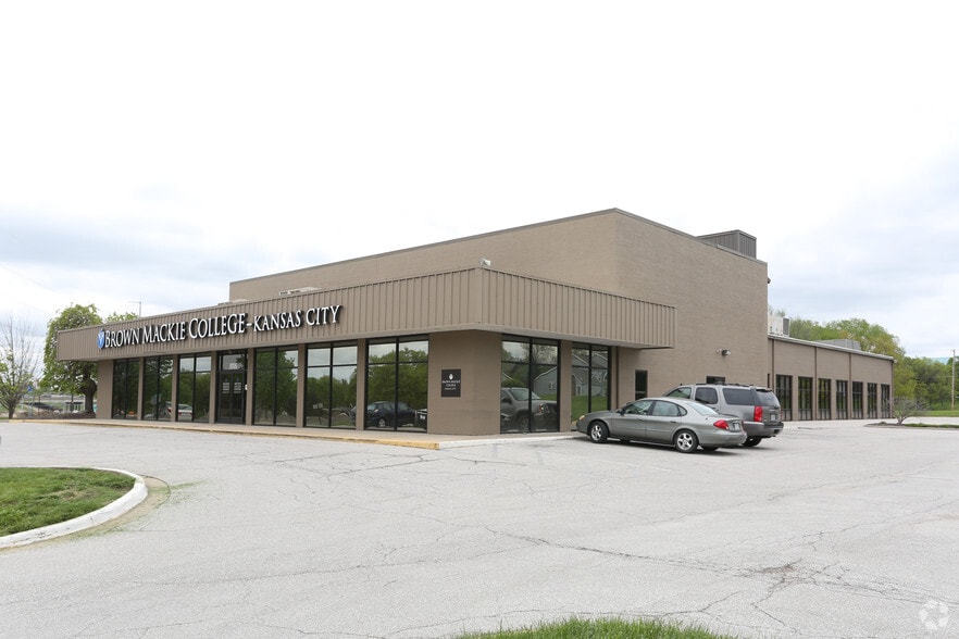 9705 Lenexa Dr, Lenexa, KS for sale - Building Photo - Image 1 of 9