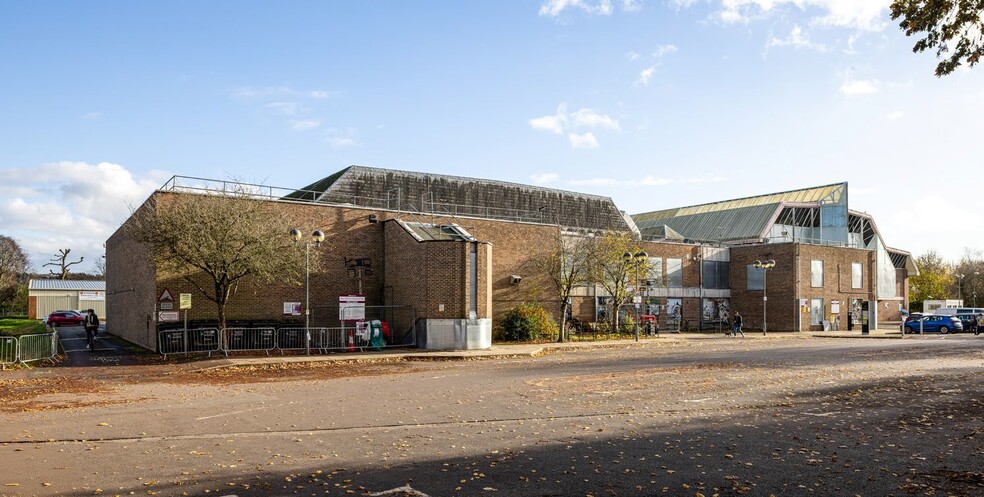 13 Gordon Rd, Winchester for sale - Building Photo - Image 2 of 11