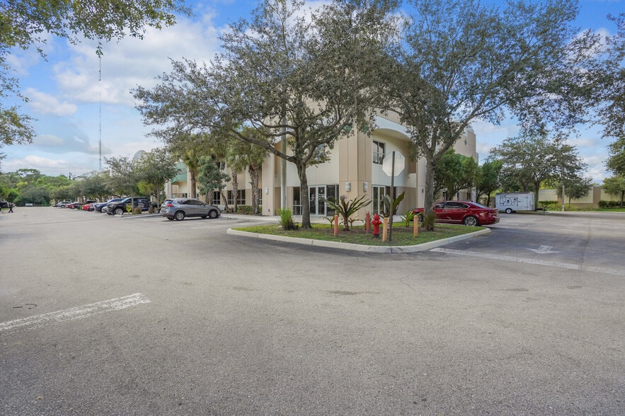 10101 Lantana Rd, Lake Worth, FL for lease - Building Photo - Image 2 of 9