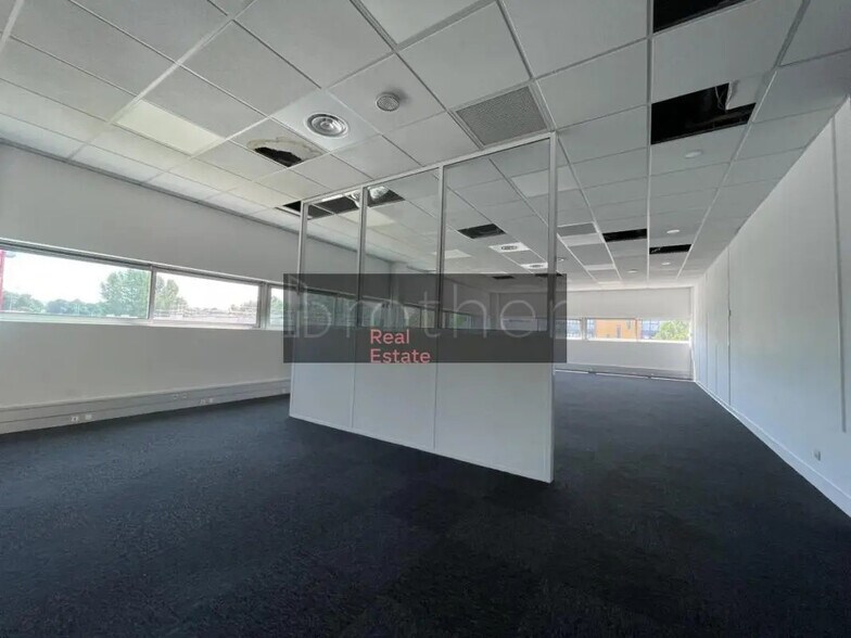 Office in Bordeaux for sale - Interior Photo - Image 1 of 6