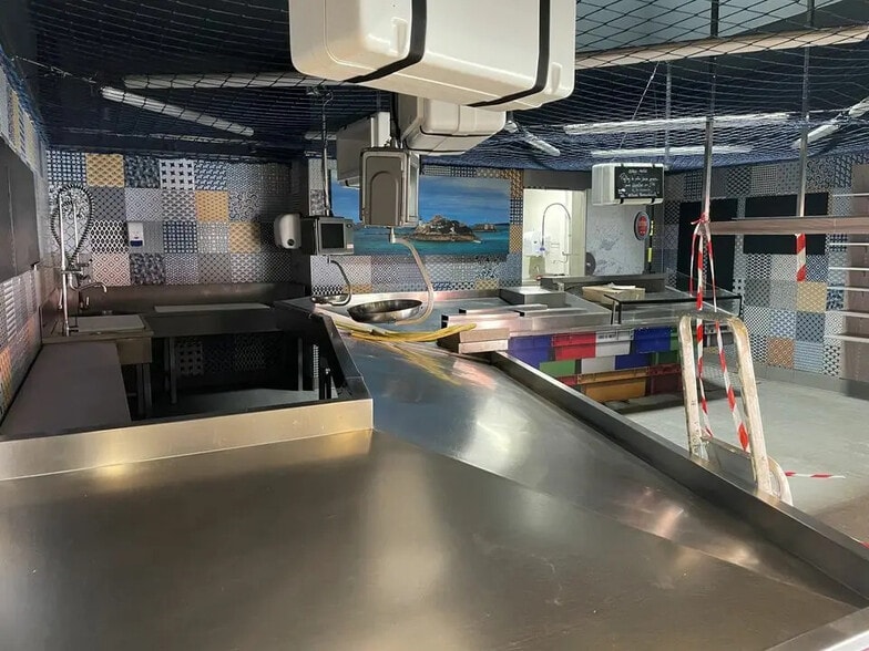 Retail in Morlaix for lease - Interior Photo - Image 2 of 3