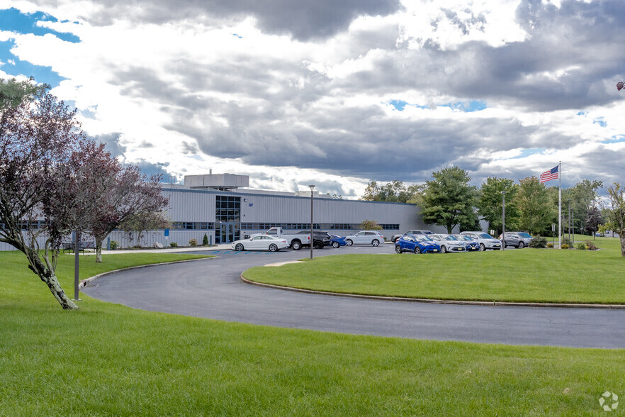 307 W Industrial Way, Eatontown, NJ for sale - Primary Photo - Image 1 of 1