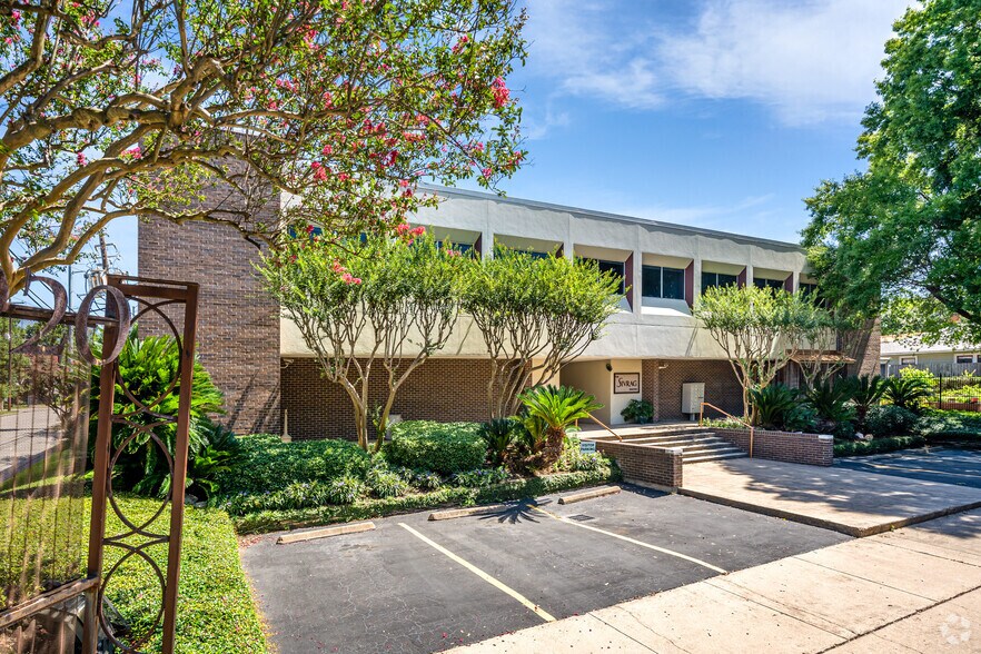 1920 N Memorial Way, Houston, TX for lease - Building Photo - Image 2 of 29