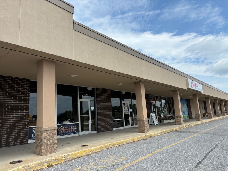 2605-2695 Philadelphia Ave, Chambersburg, PA for lease - Building Photo - Image 2 of 2