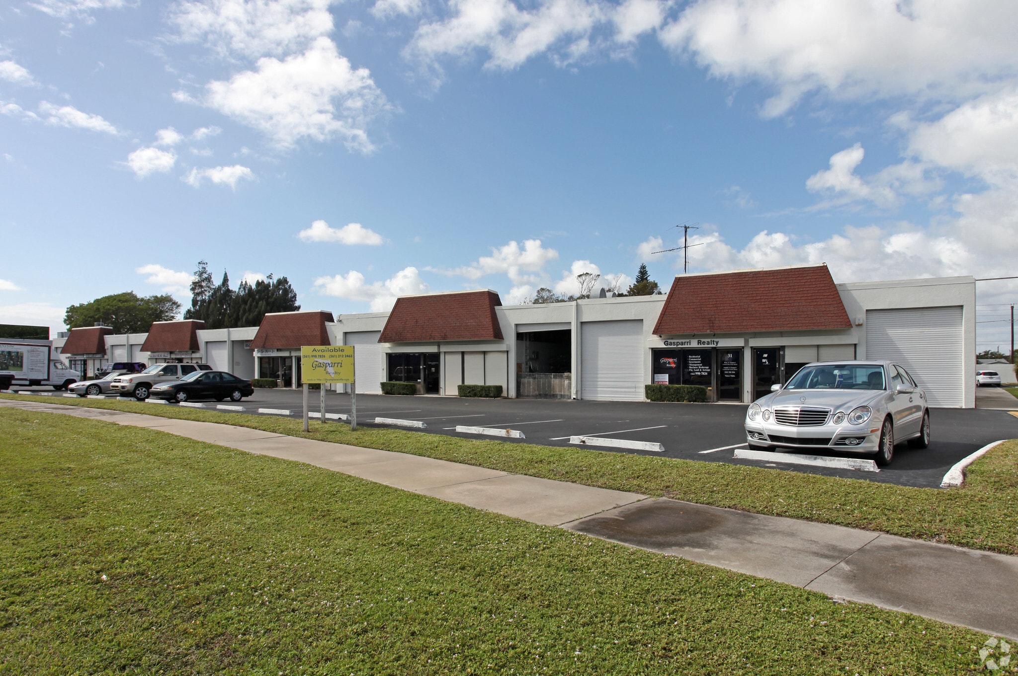 4201 Oak Cir, Boca Raton, FL for sale Primary Photo- Image 1 of 6