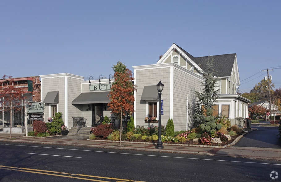 65 E Main St, Smithtown, NY for sale - Primary Photo - Image 1 of 1