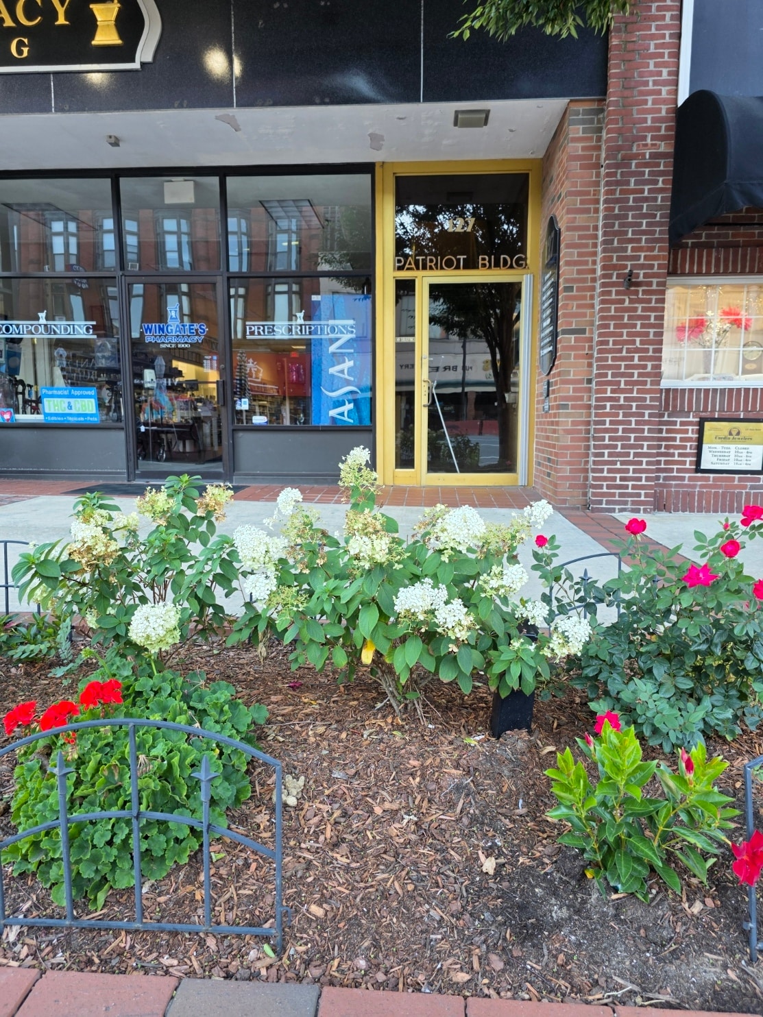 127-137 Main St, Nashua, NH for lease Building Photo- Image 1 of 2