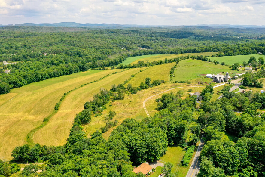 380 Freedom Rd, Pleasant Valley, NY for sale - Building Photo - Image 1 of 1