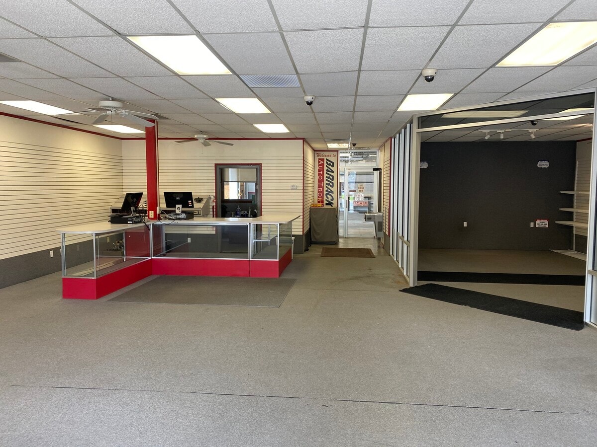 3704 MacCorkle Ave SE, Charleston, WV 25304 – Retail Space for Lease | www.realcorpinc.com