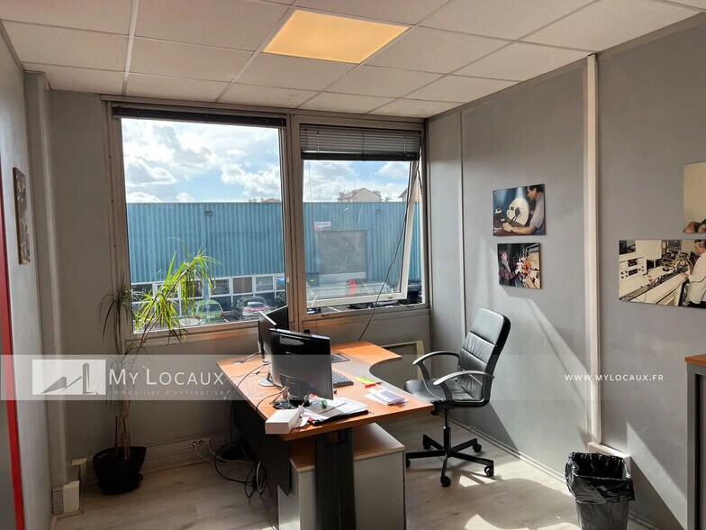 Flex in Argenteuil for lease - Interior Photo - Image 3 of 8