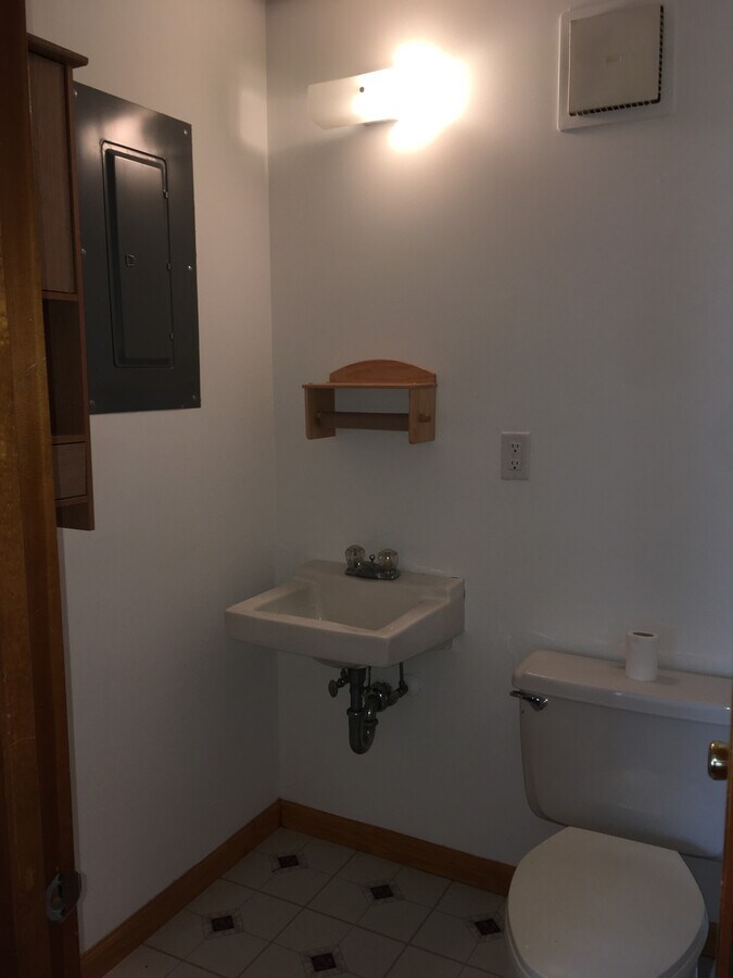 9 Leonardville Rd, Middletown, NJ 07748