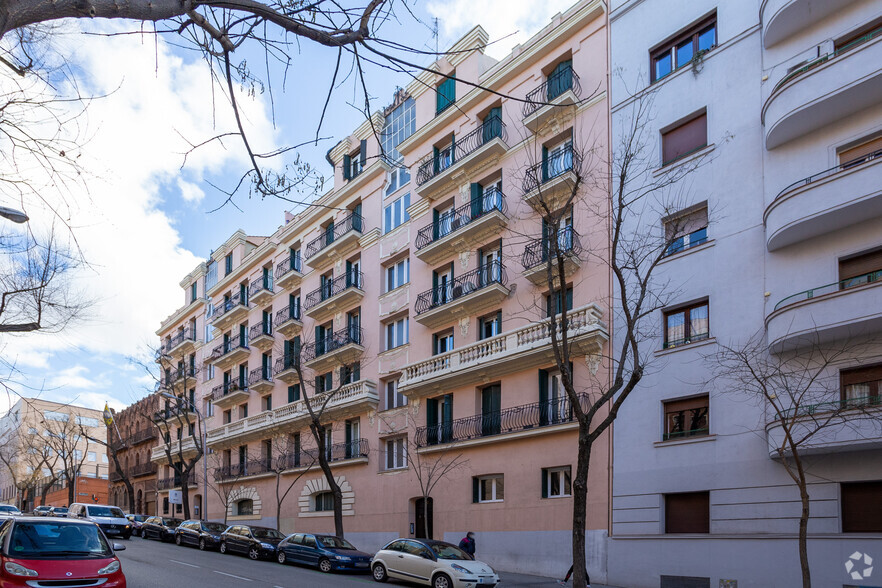 Calle De Romero Robledo, 19, Madrid, Madrid for lease - Building Photo - Image 2 of 2