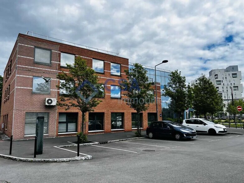 Office in Évry-Courcouronnes for lease - Building Photo - Image 1 of 3