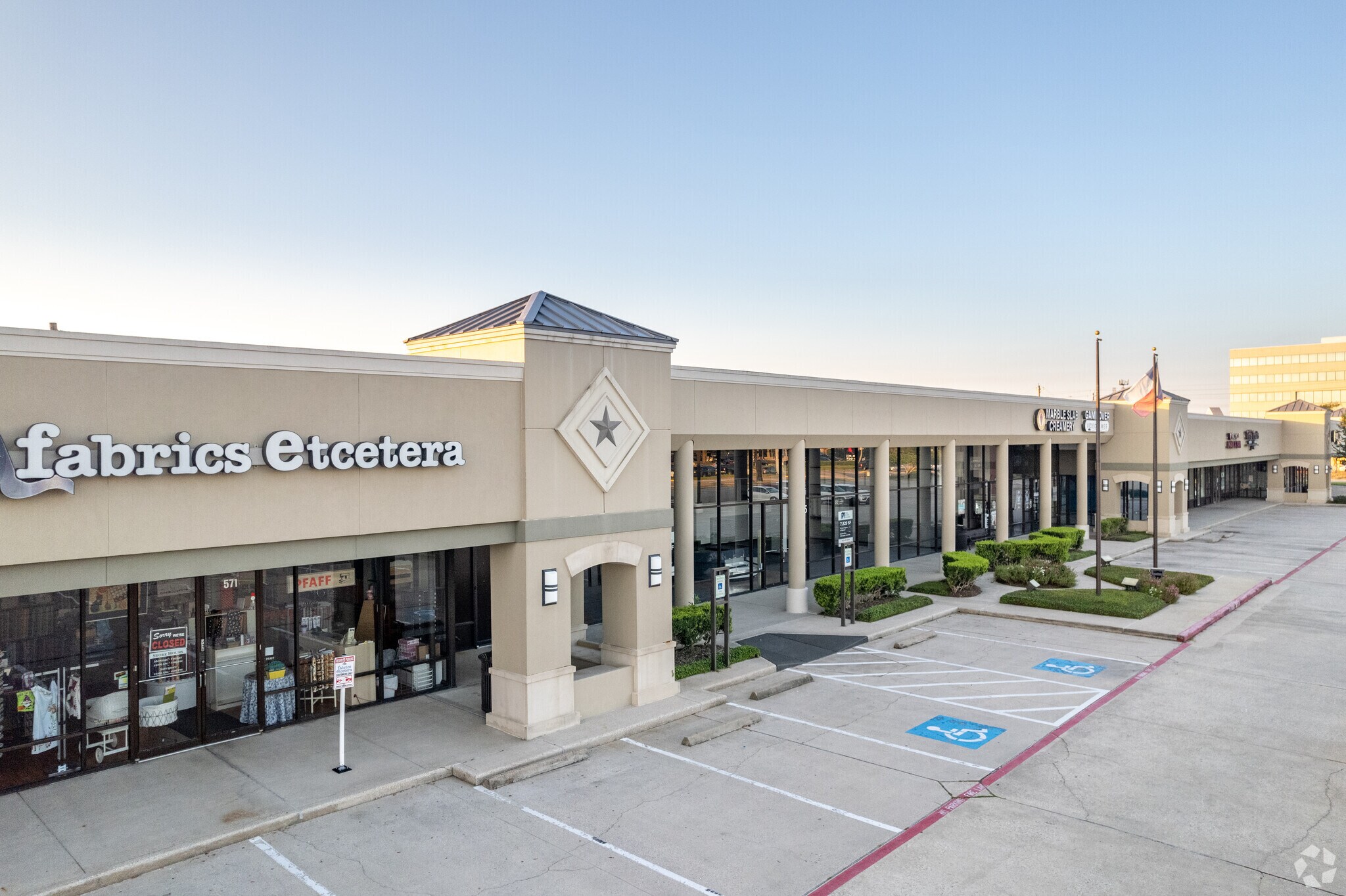 555-599 W Bay Area Blvd, Webster, TX for sale Primary Photo- Image 1 of 1