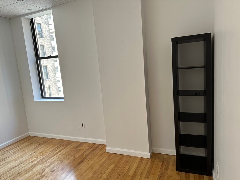 928 Broadway, New York, NY for lease - Building Photo - Image 3 of 4