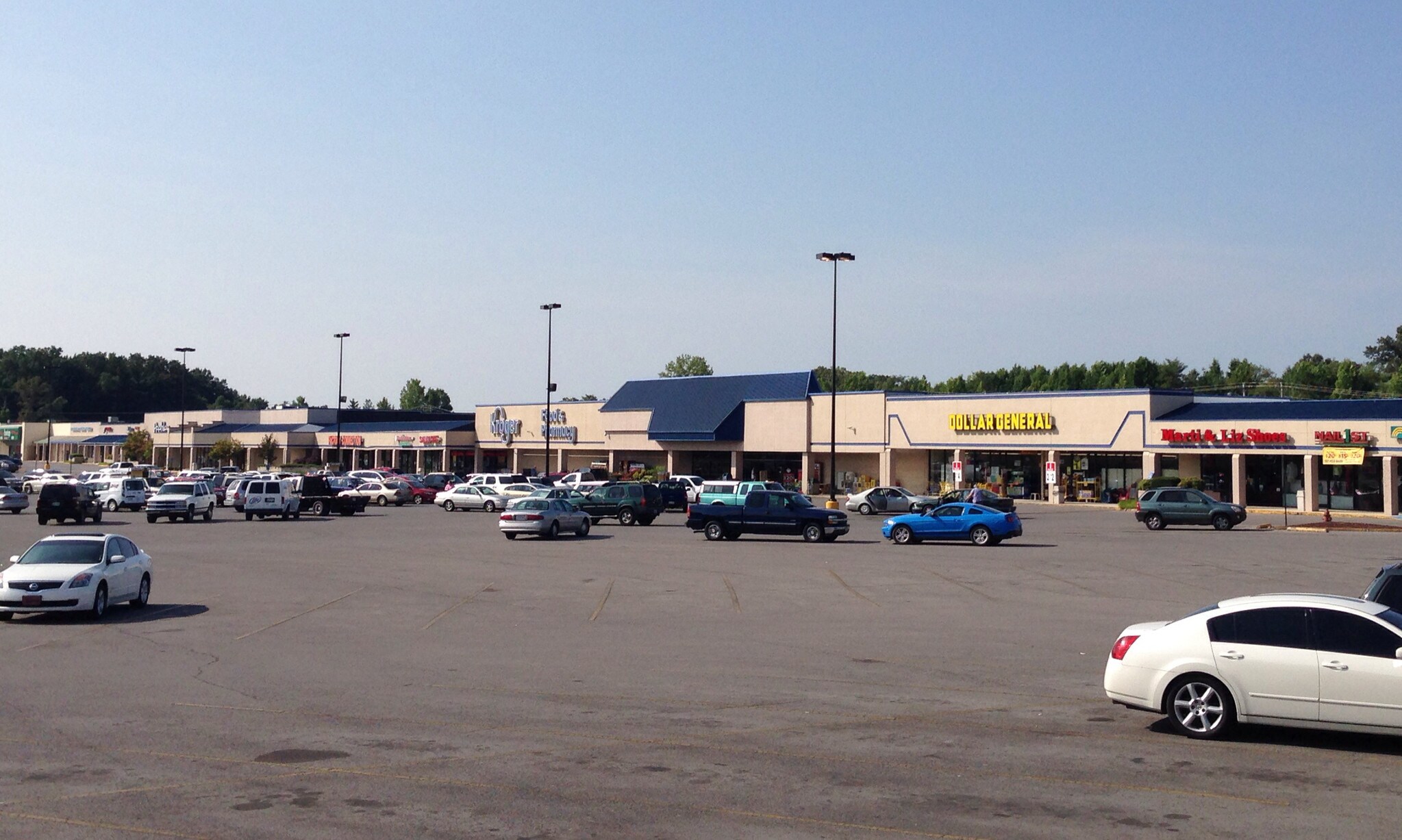 1905 N Jackson St, Tullahoma, TN 37388 Forrest Gallery Shopping